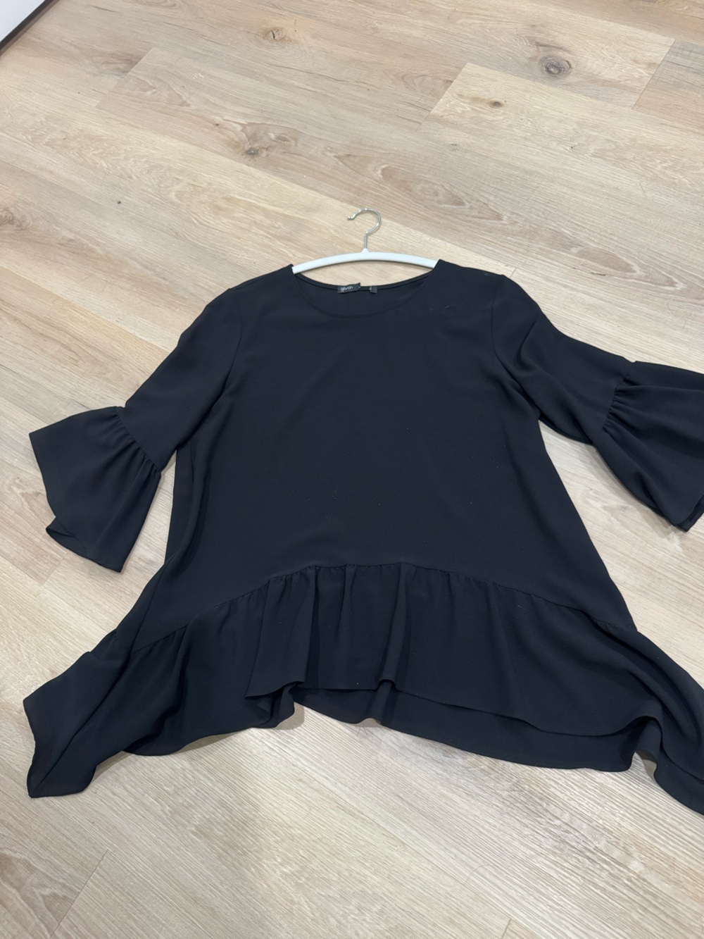 Gibson Black Ruffled Hem Bell Sleeve Blouse